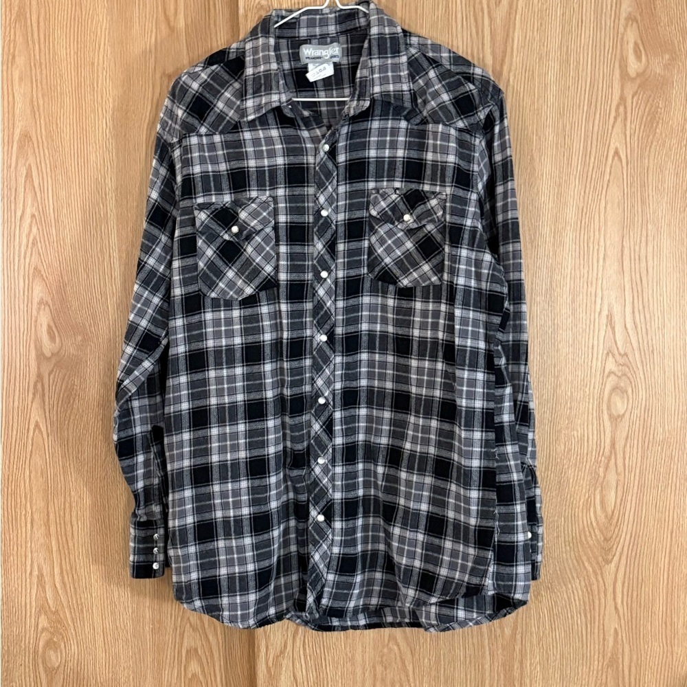 Wrangler Men's ‘Wrancher’ Flannel Gray and Black Plaid Snap Down Shirt